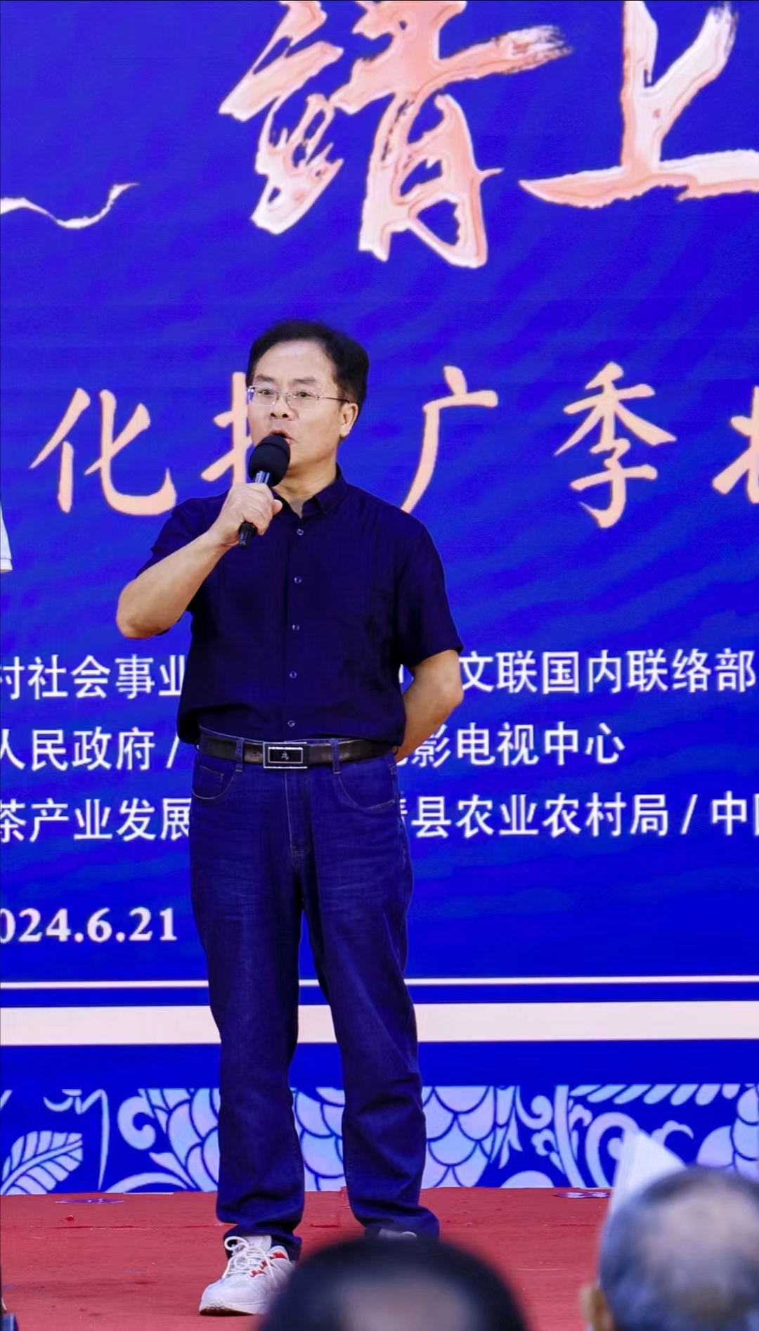 2024年6月21日，楊啟剛受中央電視臺中國農(nóng)業(yè)電影電視中心之邀，赴北京參加由農(nóng)業(yè)農(nóng)村部農(nóng)村社會事業(yè)促進(jìn)司、中國文聯(lián)國內(nèi)聯(lián)絡(luò)部主辦，保靖縣人民政府、中國農(nóng)業(yè)電影電視中心承辦的“大地流彩——中國農(nóng)民詩會‘詩意一夏 靖上好茶’保靖黃金茶文化推廣季北京行”活動，在CCTV17農(nóng)業(yè)農(nóng)村頻道演播大廳錄制節(jié)目。